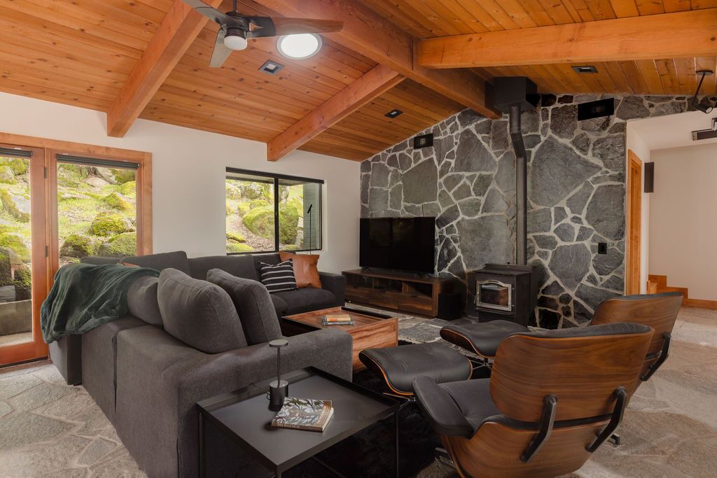 Photo of Livingroom in Oakhurst