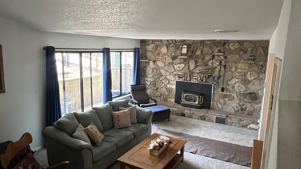 Photo of Livingroom in Pollock Pines