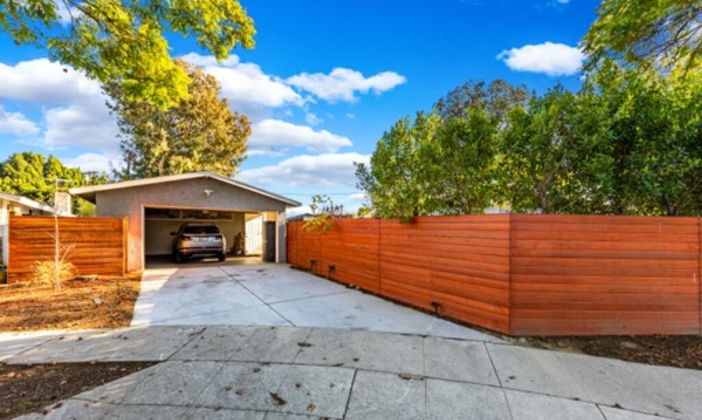 Photo of Outdoor in San Fernando