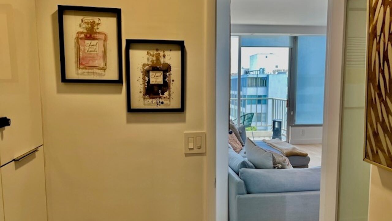 Photo of Livingroom in Downtown