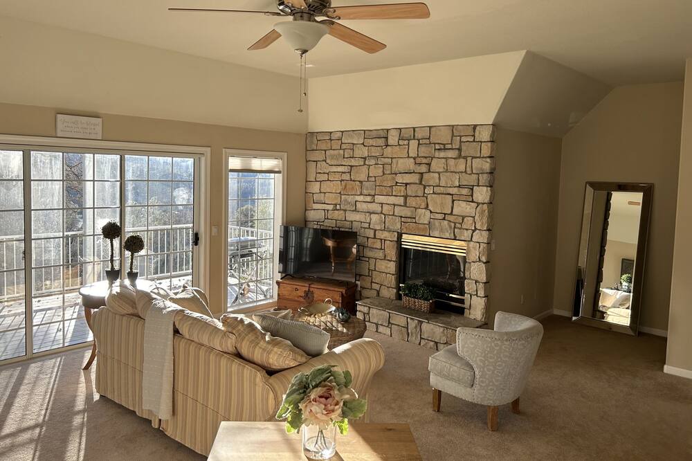 Photo of Livingroom in Penn Valley