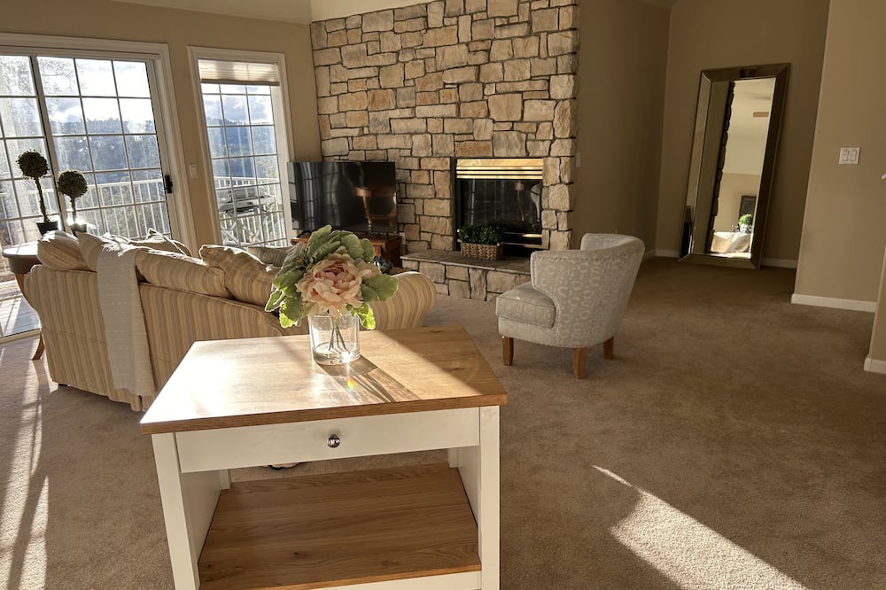 Photo of Livingroom in Penn Valley