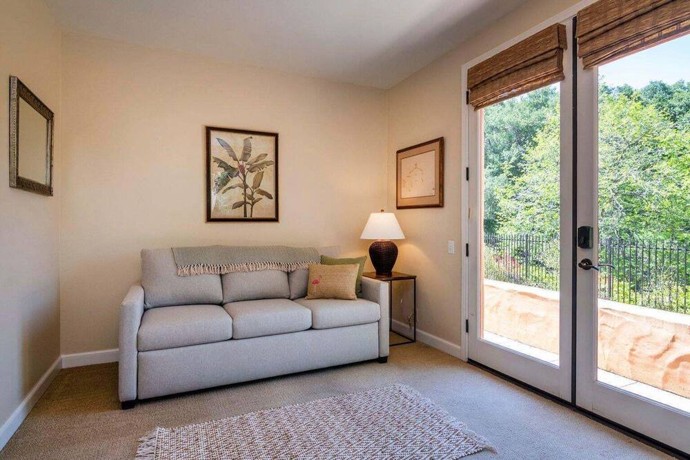 Photo of Livingroom in Bel Air