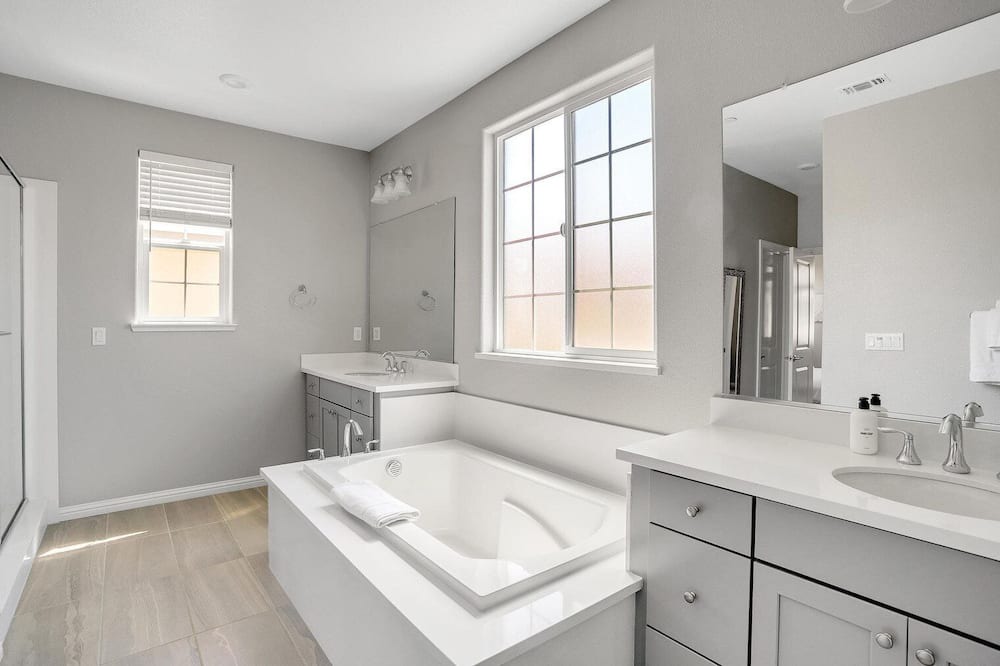 Photo of Bathroom in Union City