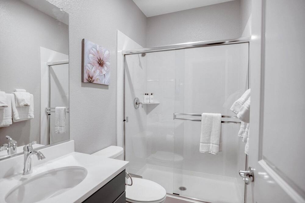Photo of Bathroom in Union City