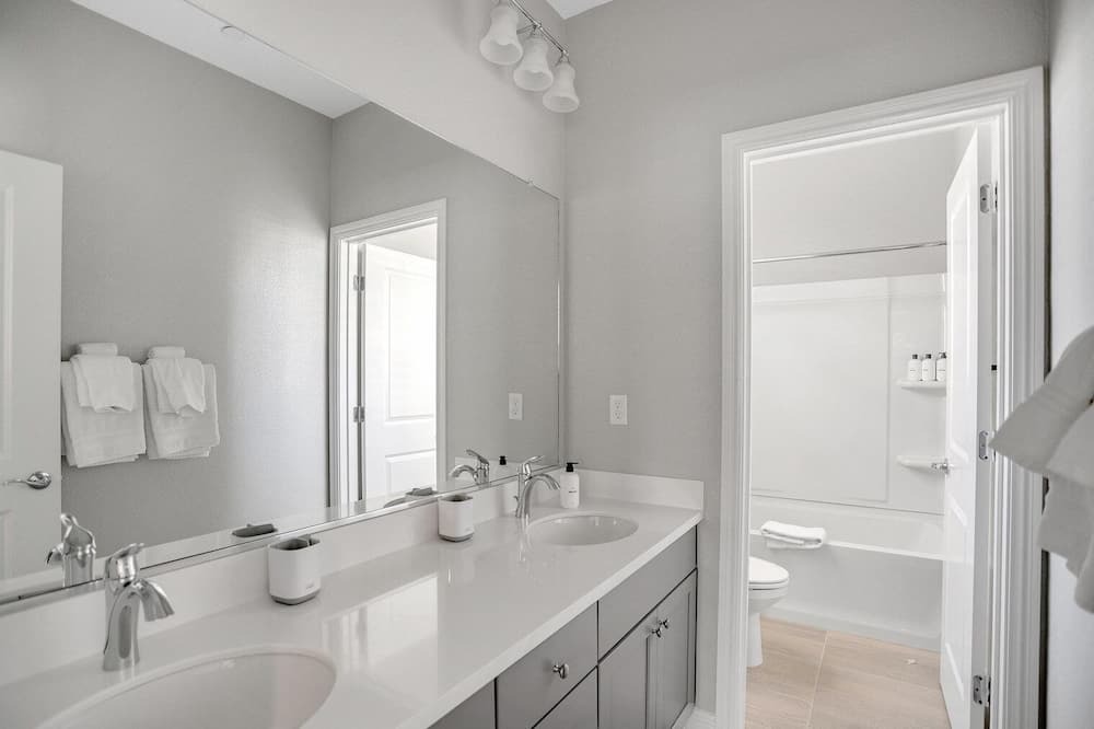 Photo of Bathroom in Union City