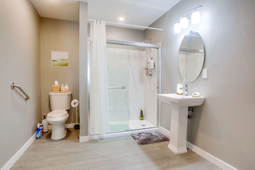 Photo of Bathroom in Bay Ho