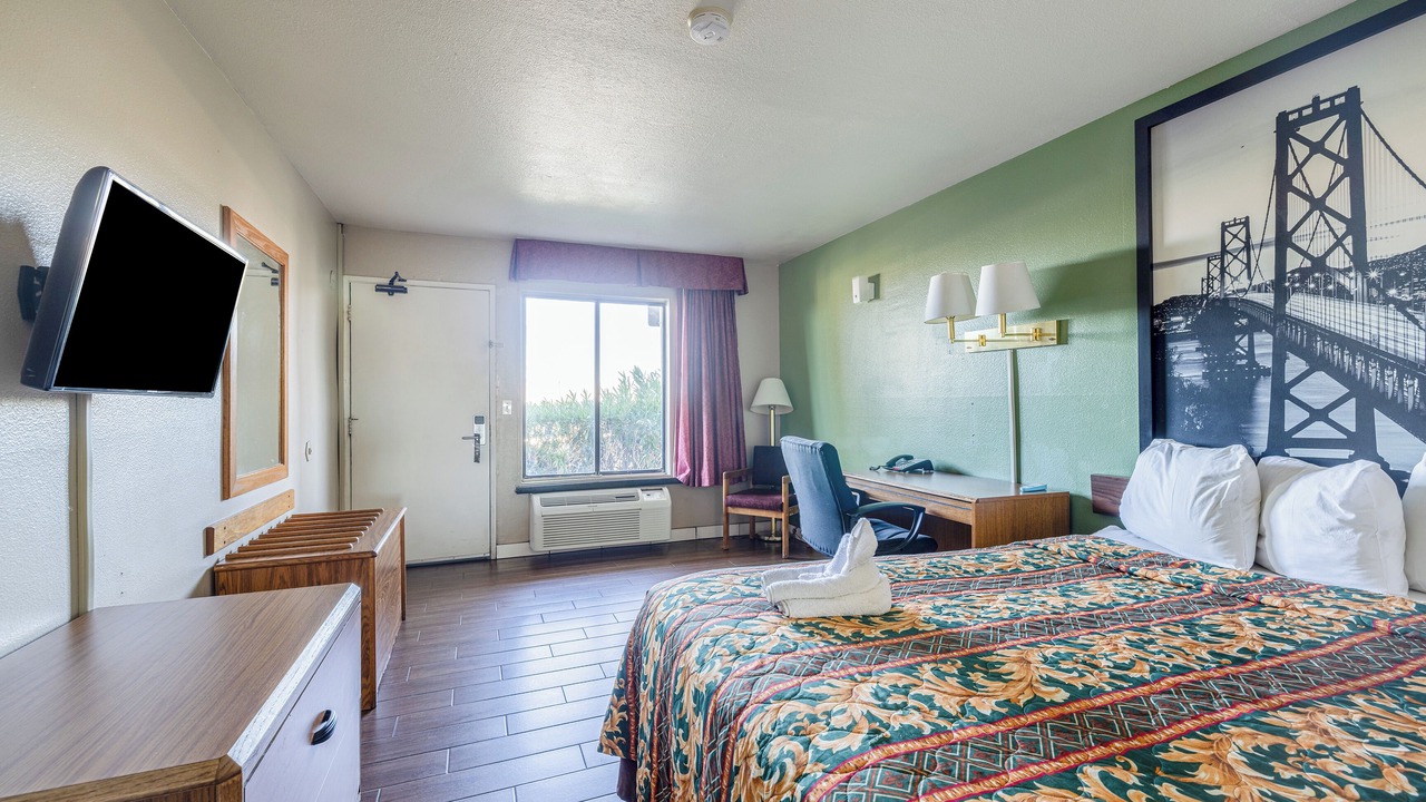 Photo of Bedroom in Barstow