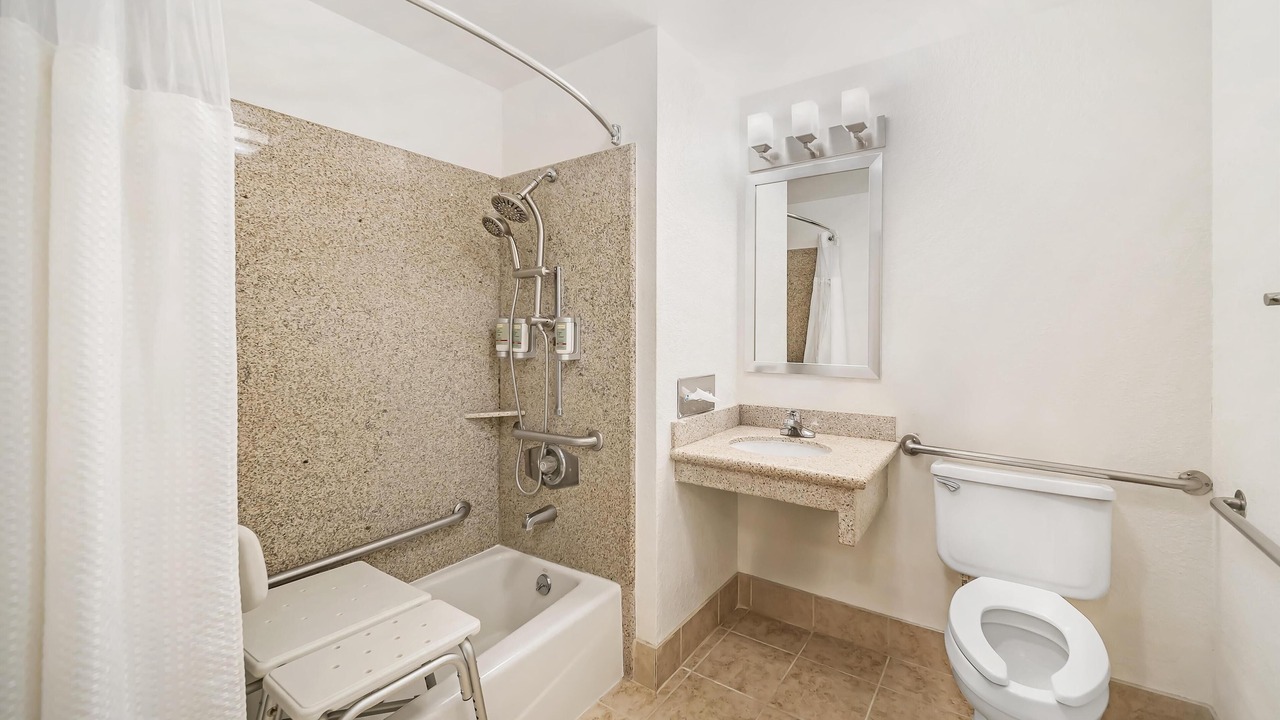 Photo of Bathroom in Red Bluff