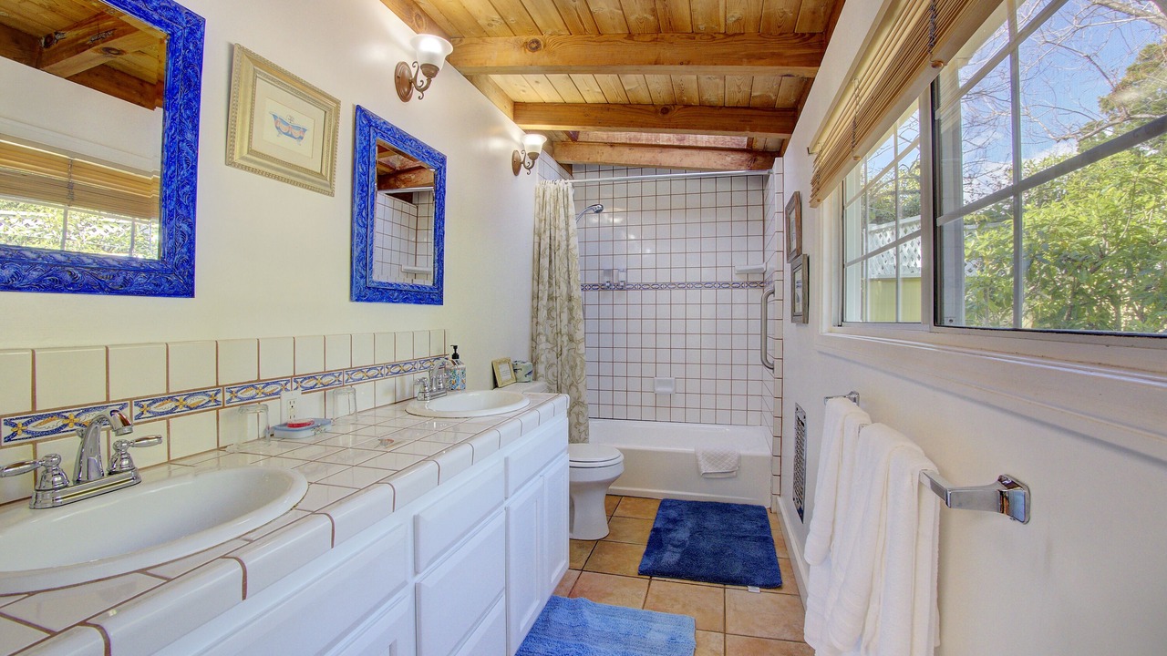 Photo of Bathroom in Oak Park