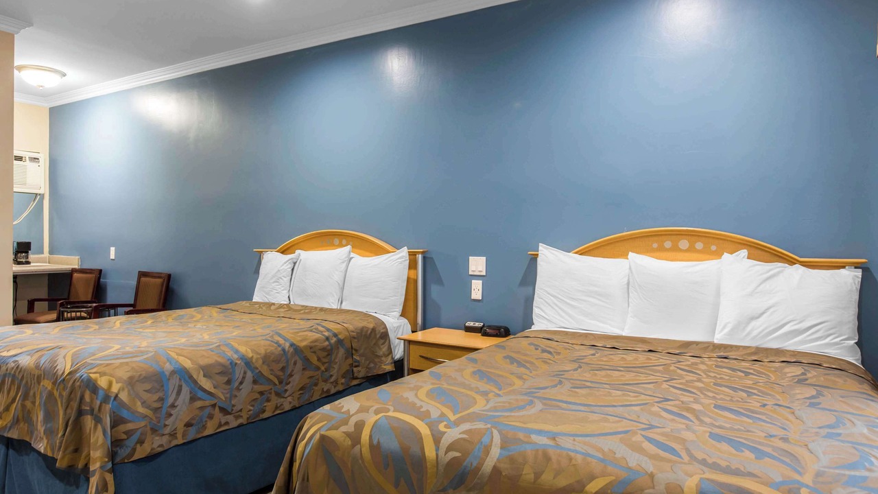 Photo of Bedroom in North Broadway