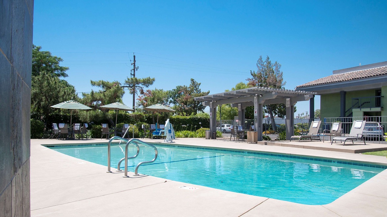 Photo of Outdoor in Raisin