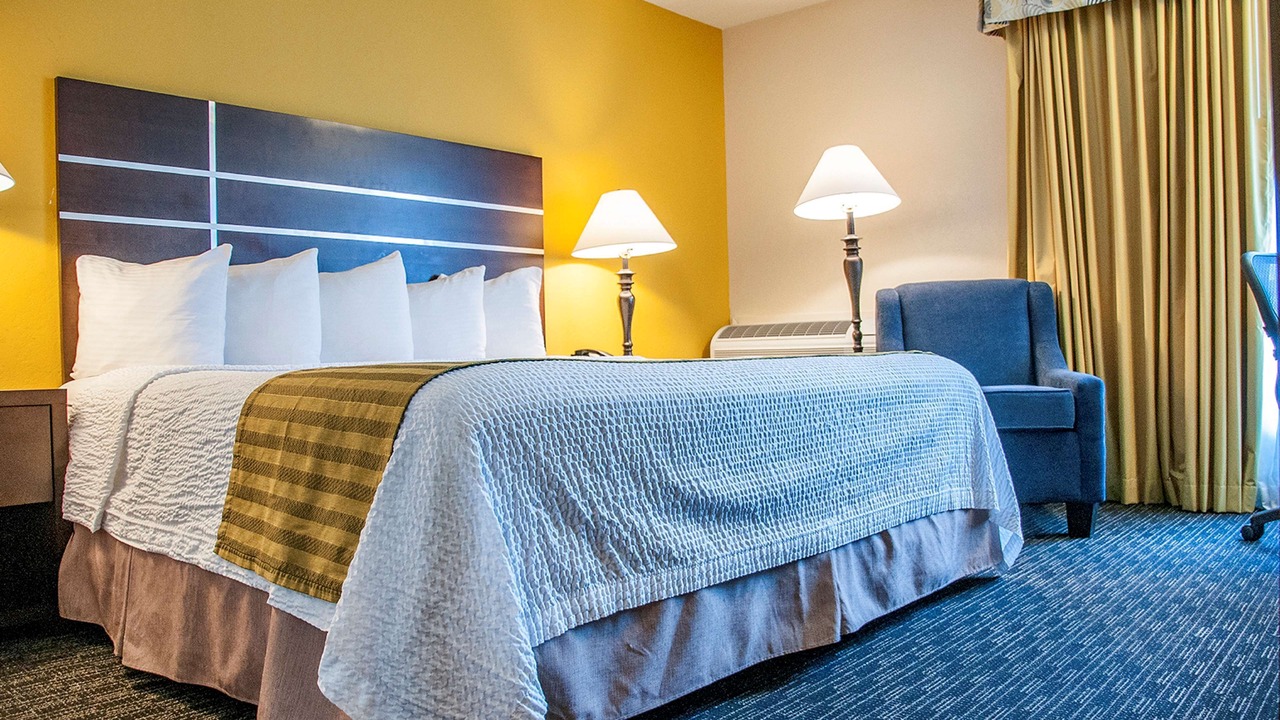 Photo of Bedroom in Raisin