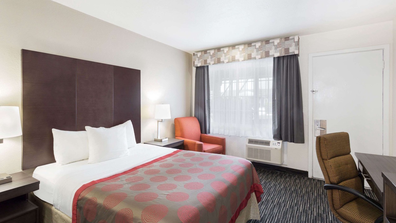 Photo of Bedroom in North Fremont Street