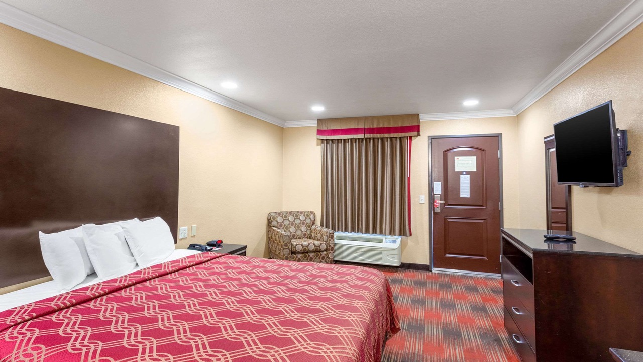 Photo of Bedroom in Central Escondido