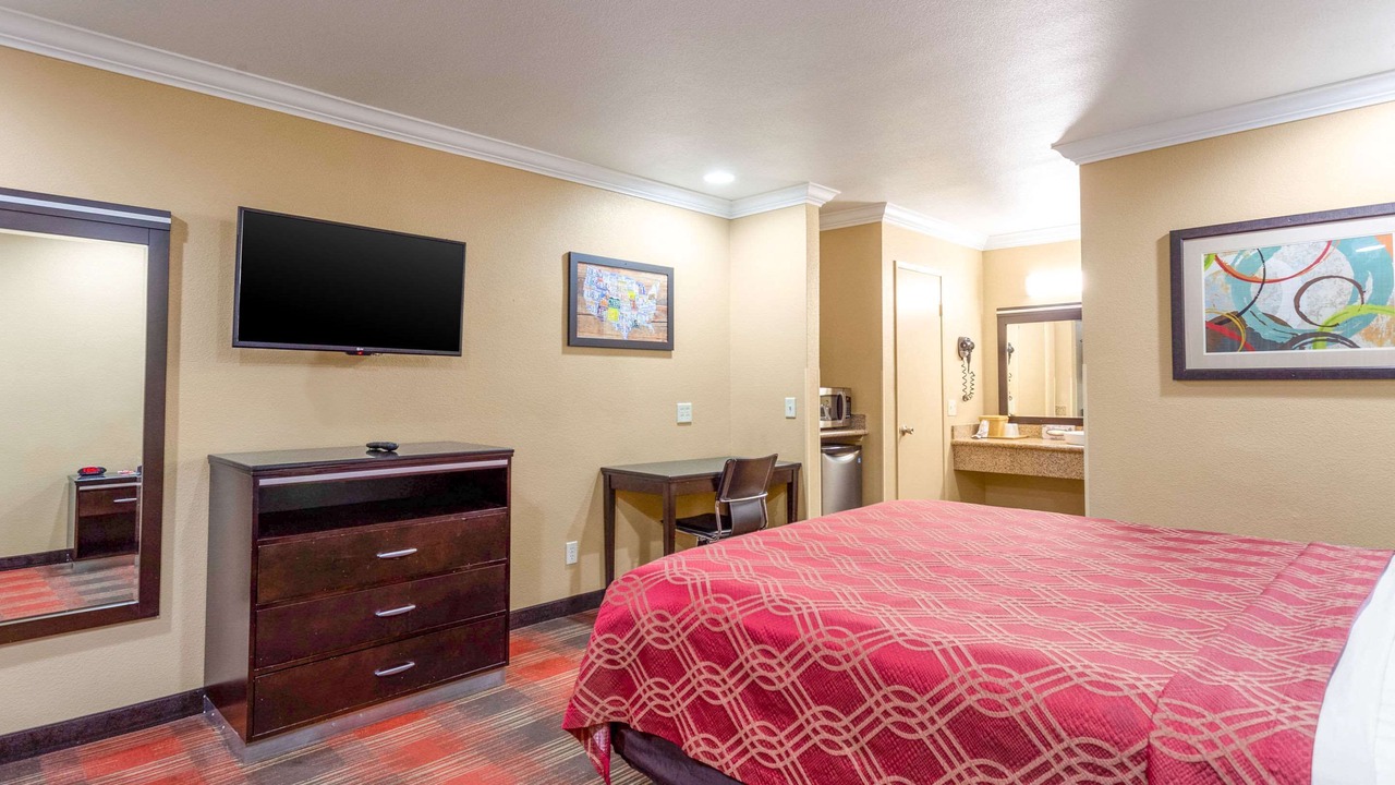 Photo of Bedroom in Central Escondido