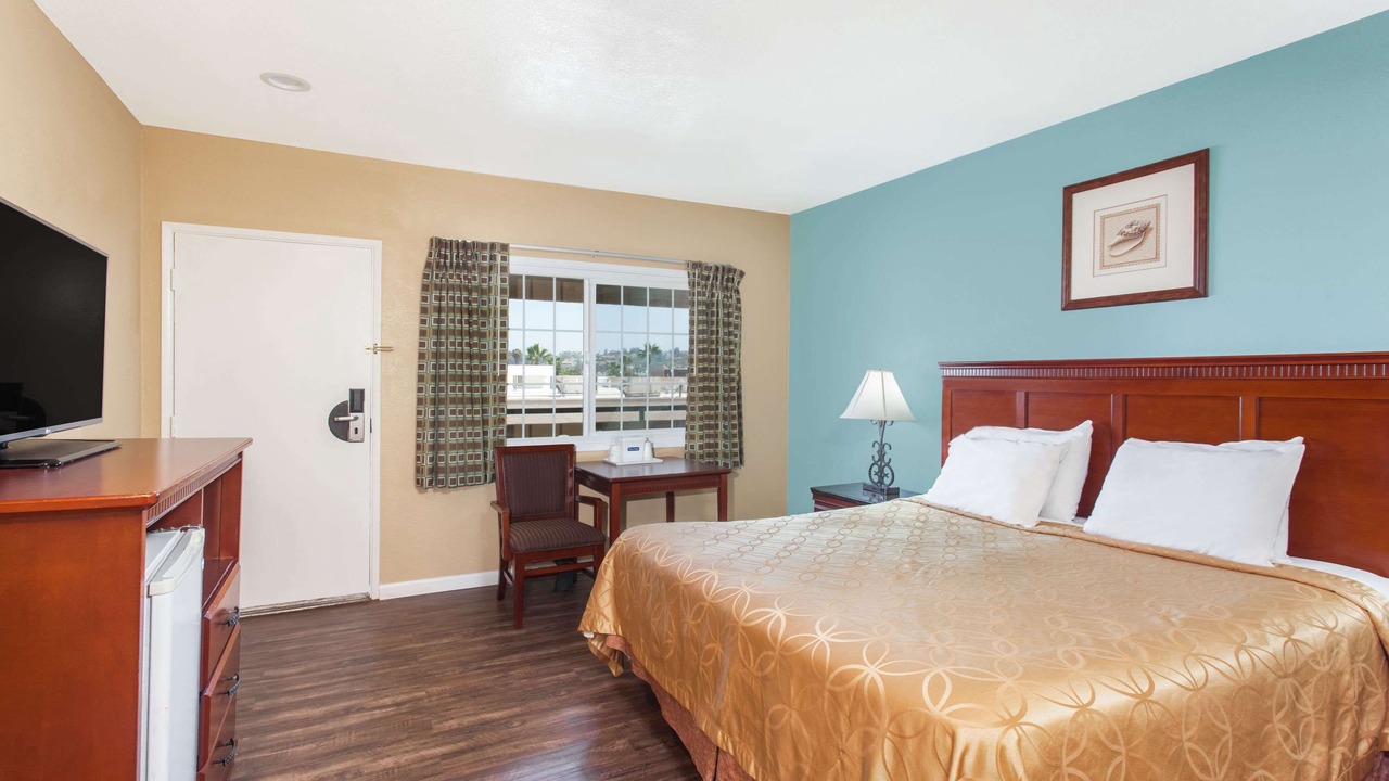 Photo of Bedroom in Midway District