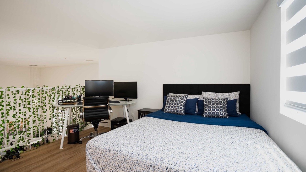 Photo of Bedroom in Pico-Union