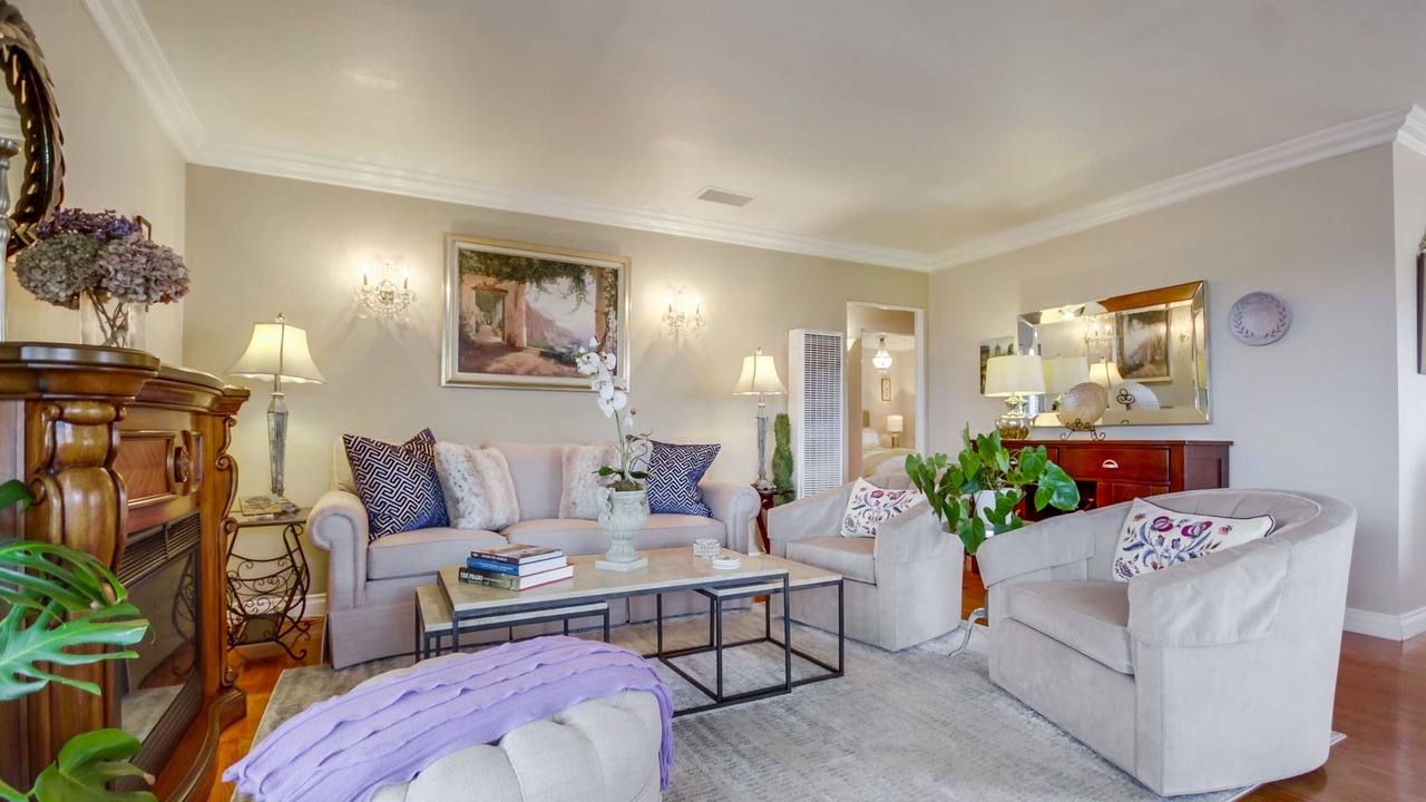 Photo of Livingroom in Loma Portal