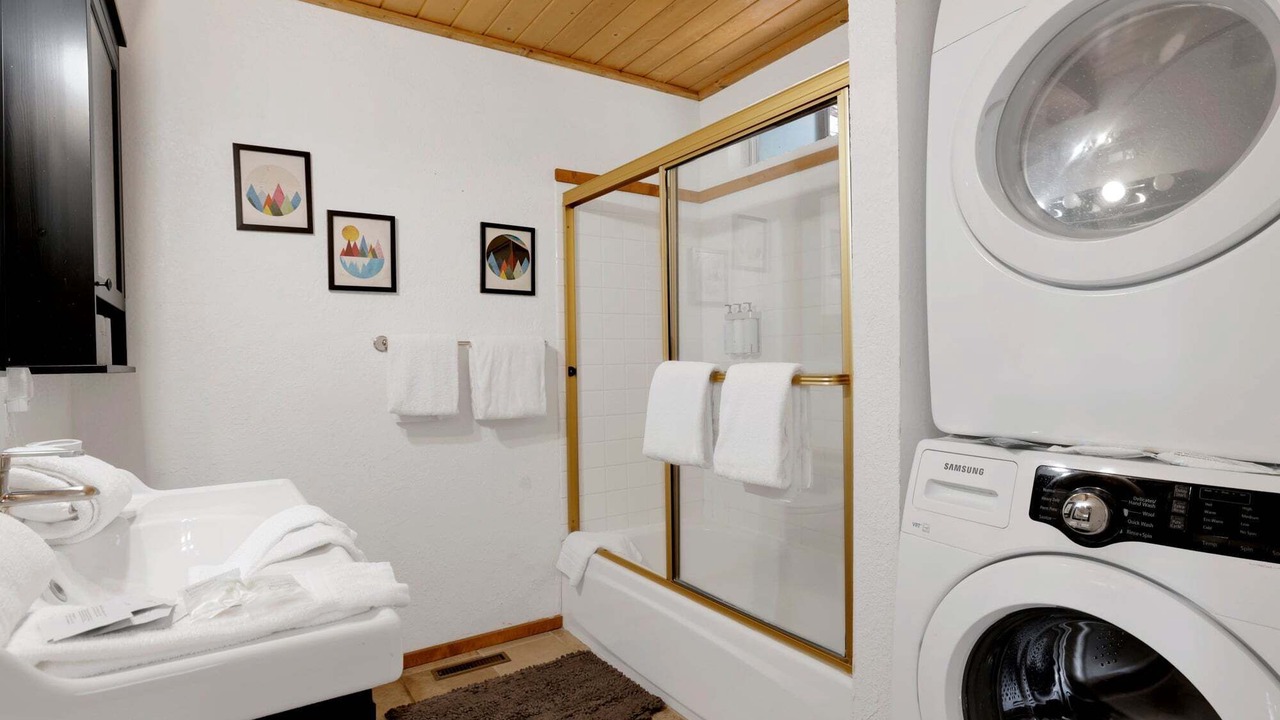 Photo of Bathroom in Upper Moonridge