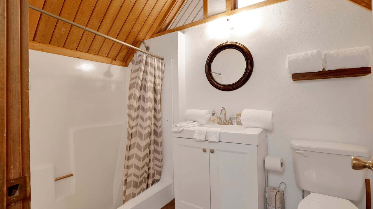 Photo of Bathroom in Upper Moonridge