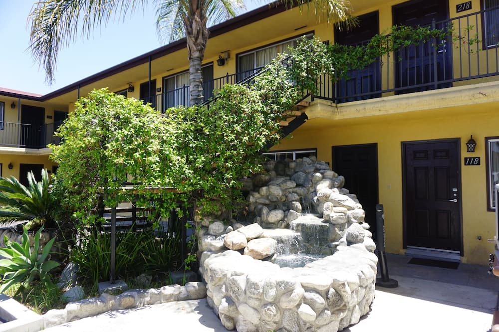 Photo of Outdoor in Pico-Union