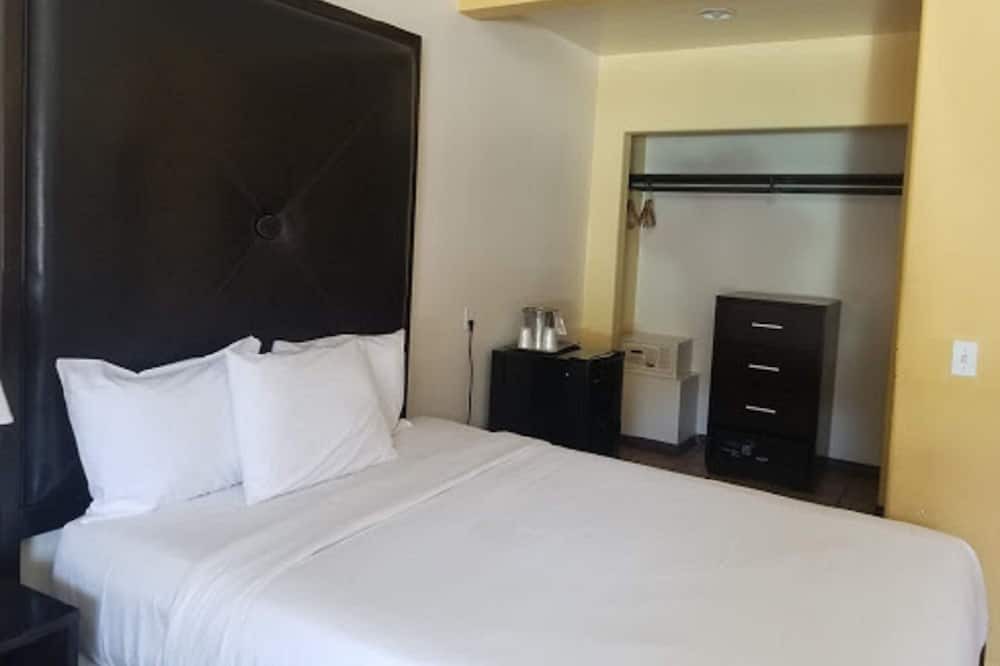 Photo of Bedroom in Pico-Union