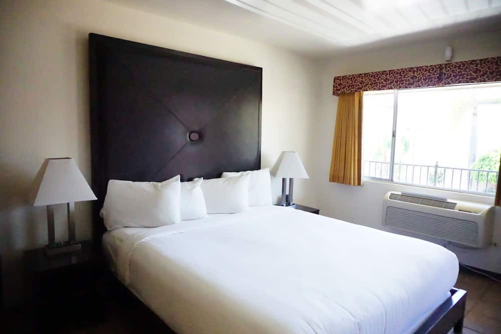 Photo of Bedroom in Pico-Union