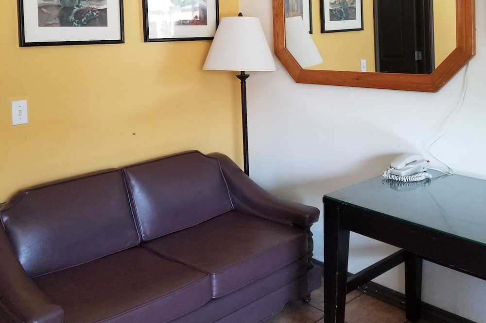 Photo of Livingroom in Pico-Union