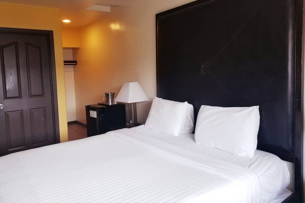 Photo of Bedroom in Pico-Union