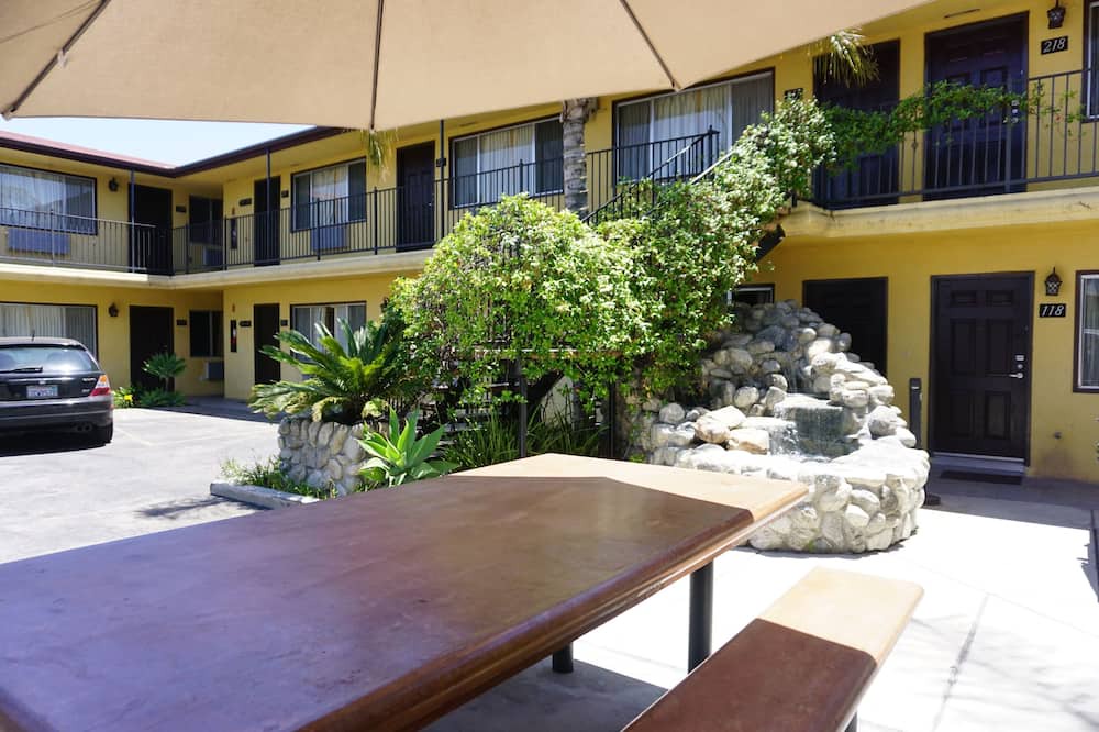 Photo of Outdoor in Pico-Union