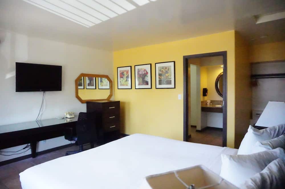 Photo of Bedroom in Pico-Union