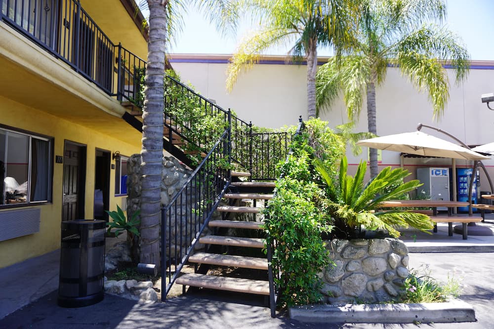 Photo of Outdoor in Pico-Union