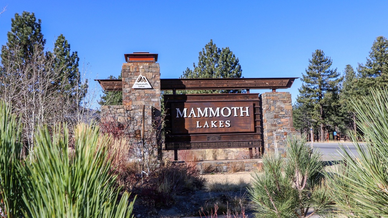 Photo of Buildings in Mammoth Lakes