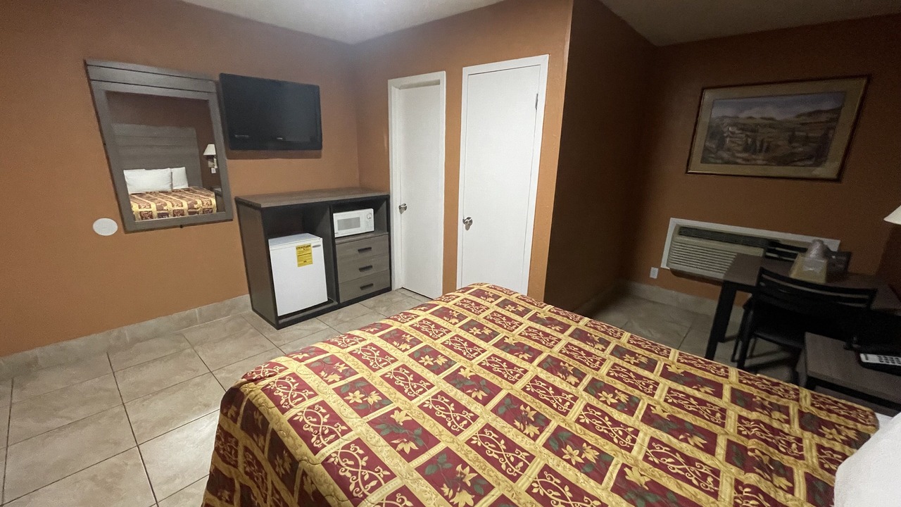 Photo of Bedroom in Victorville