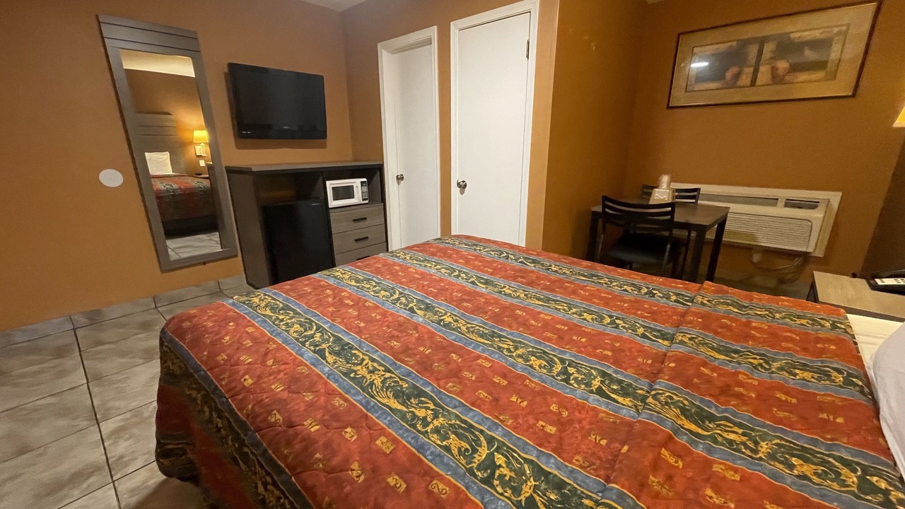Photo of Bedroom in Victorville