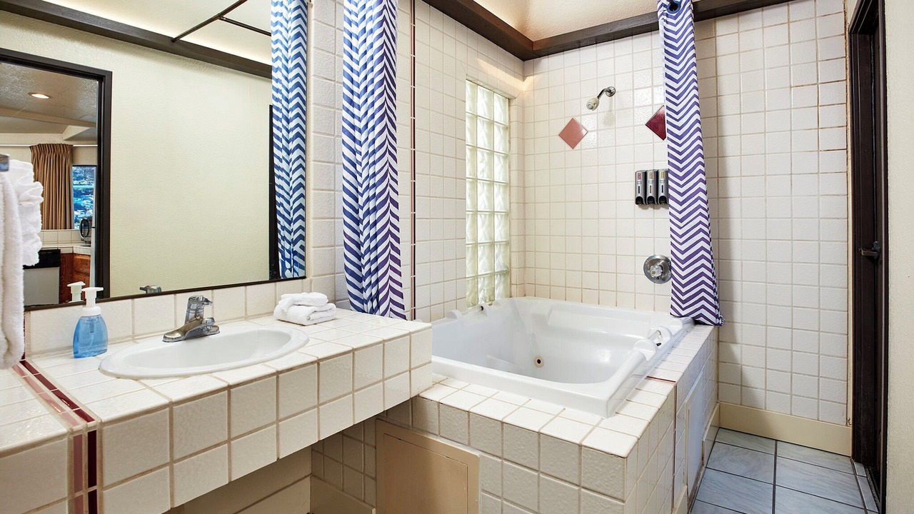 Photo of Bathroom in Avalon