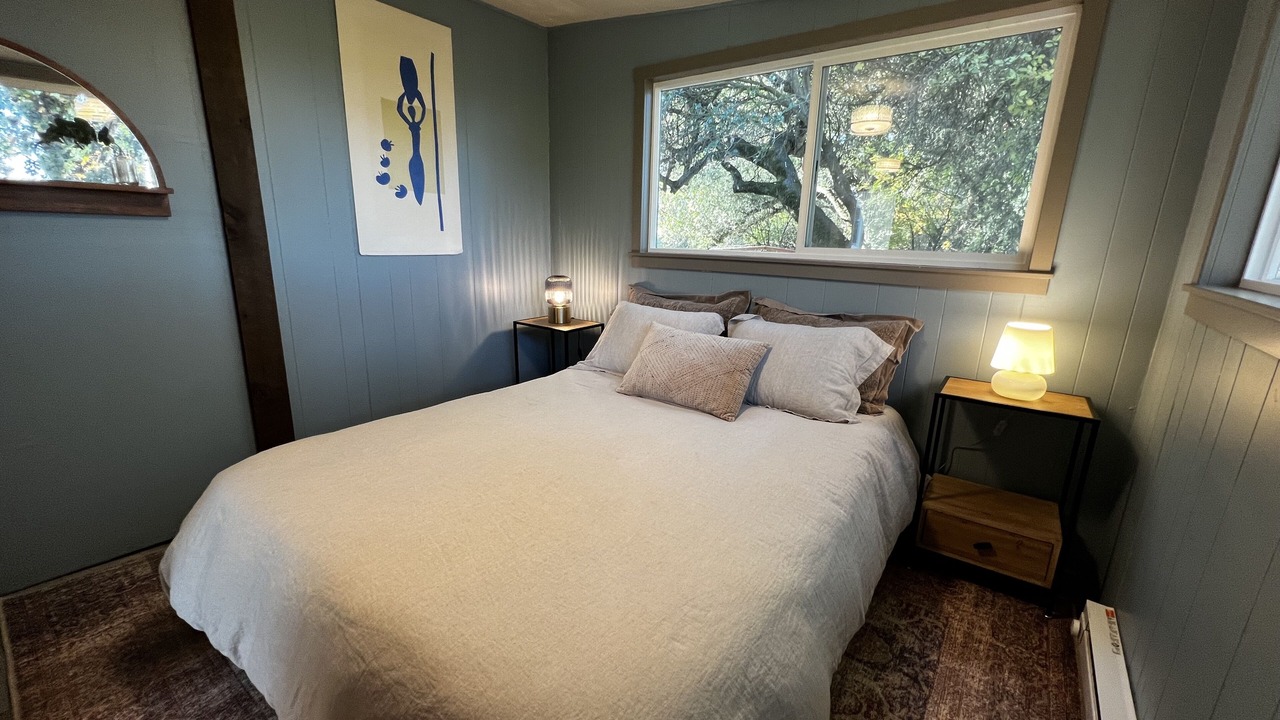 Photo of Bedroom in Geyserville