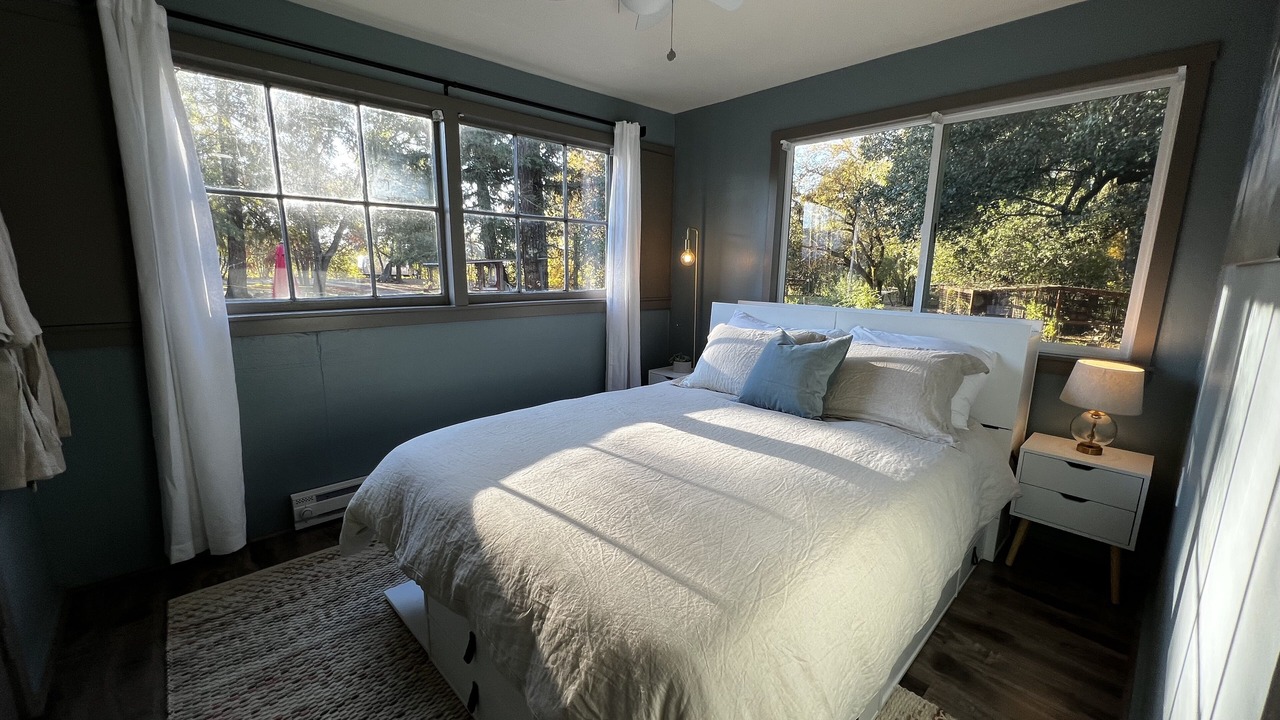 Photo of Bedroom in Geyserville