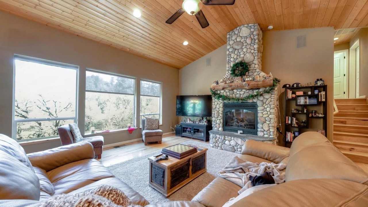 Photo of Bedroom in Yosemite Forks