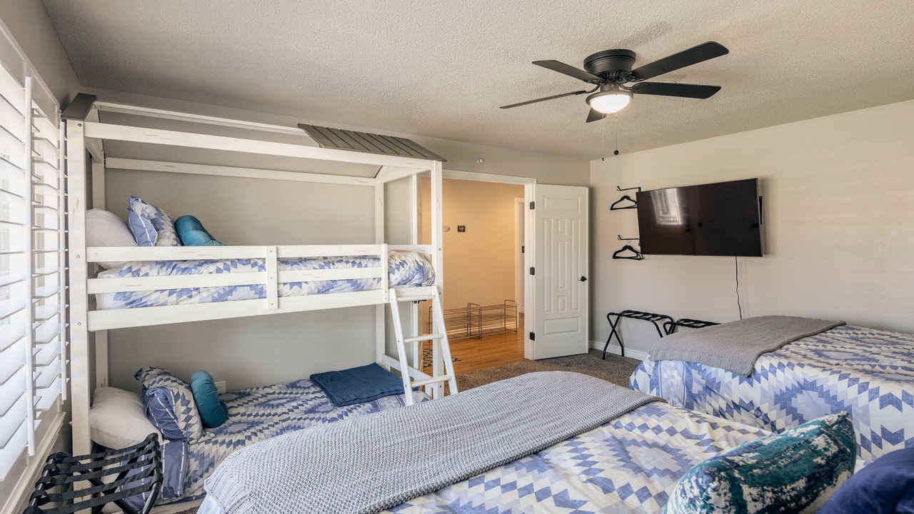 Photo of Bedroom in Raisin
