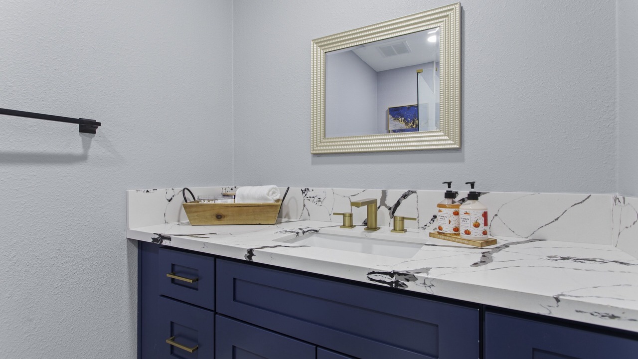 Photo of Bathroom in Racquet Club Estates