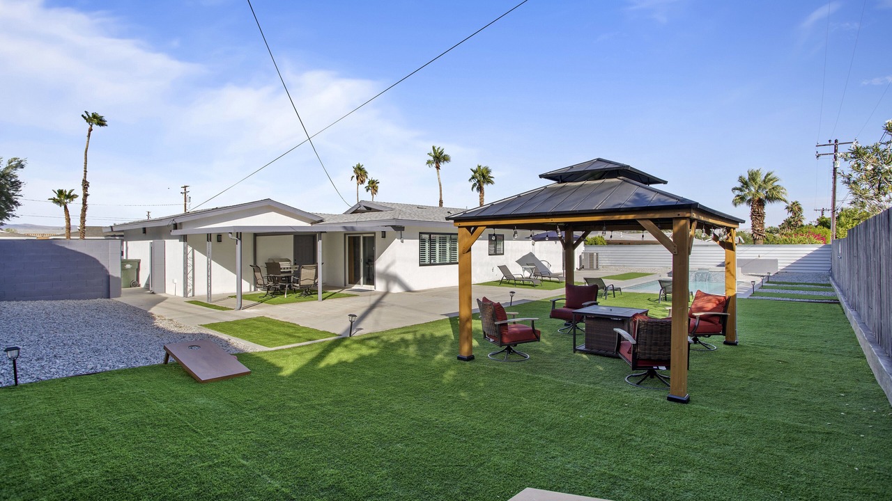 Photo of Outdoor in Racquet Club Estates