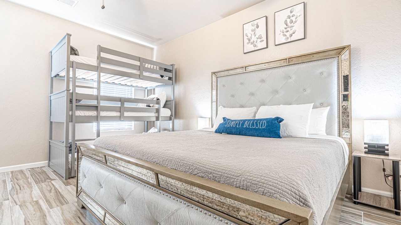 Photo of Bedroom in Raisin