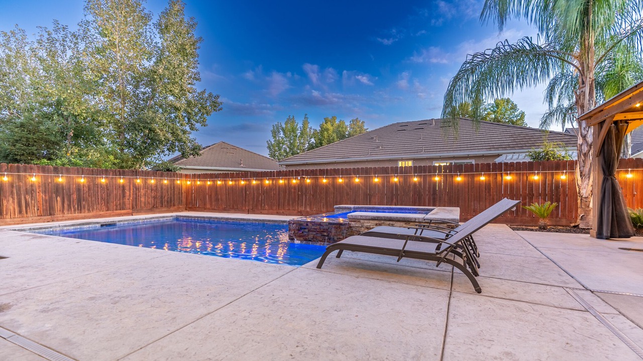 Photo of Outdoor in Raisin