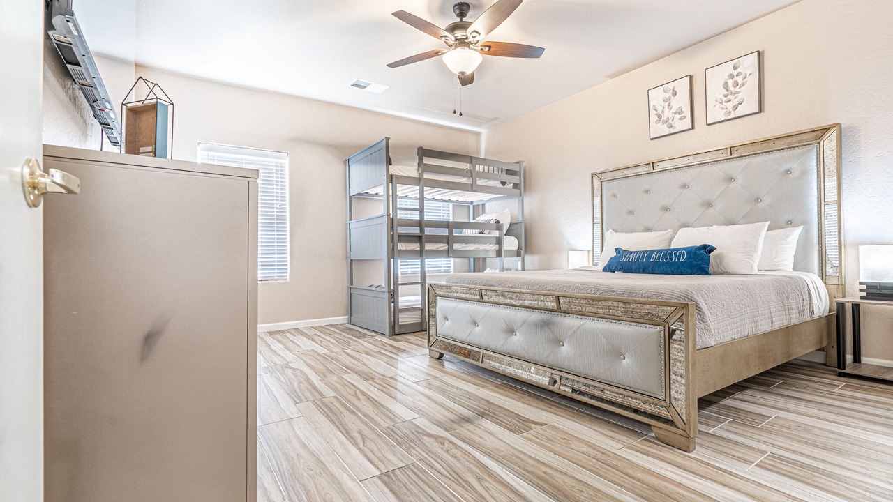 Photo of Bedroom in Raisin