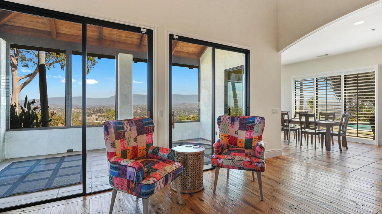 Photo of Livingroom in North Ridge