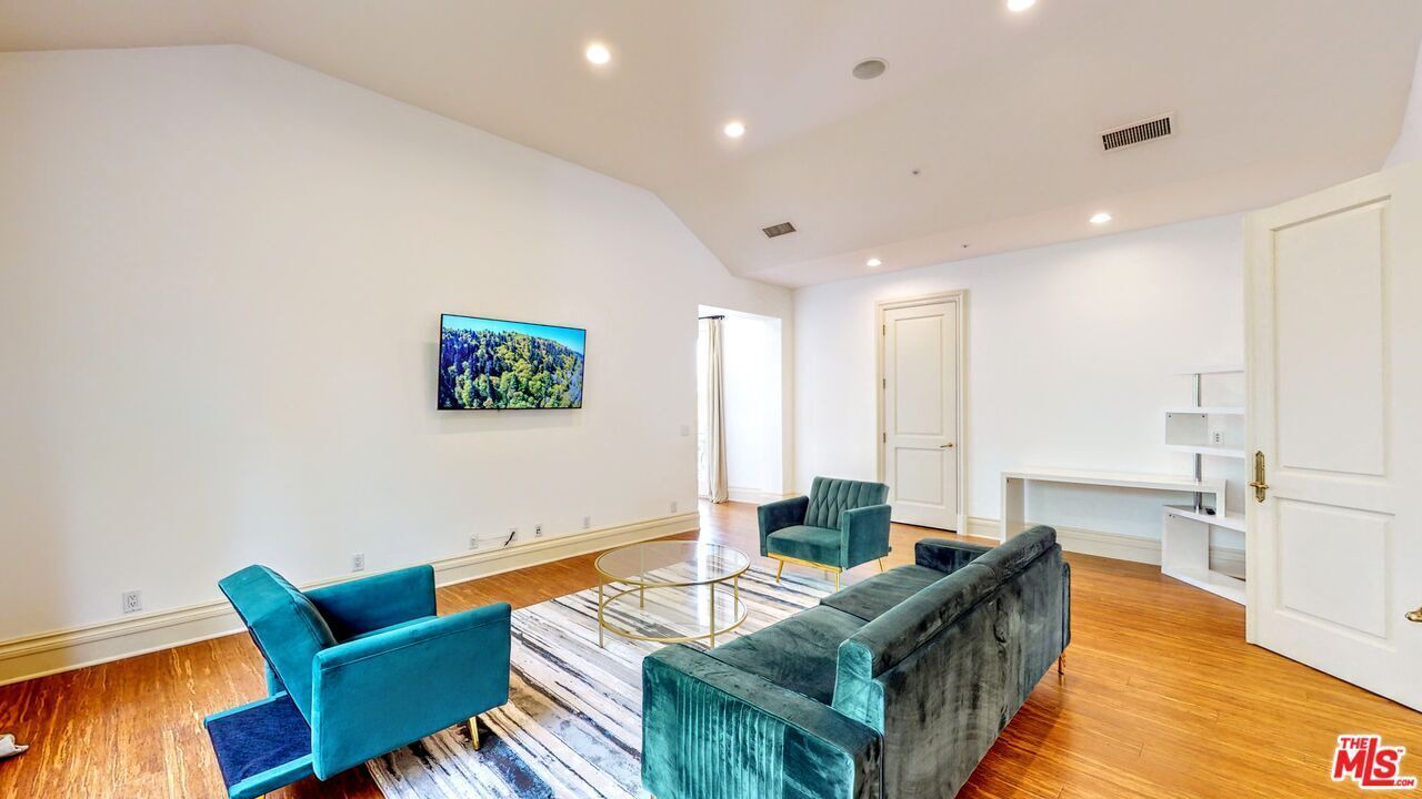 Photo of Livingroom in Sherman Oaks