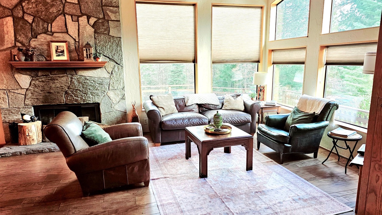 Photo of Livingroom in Weed