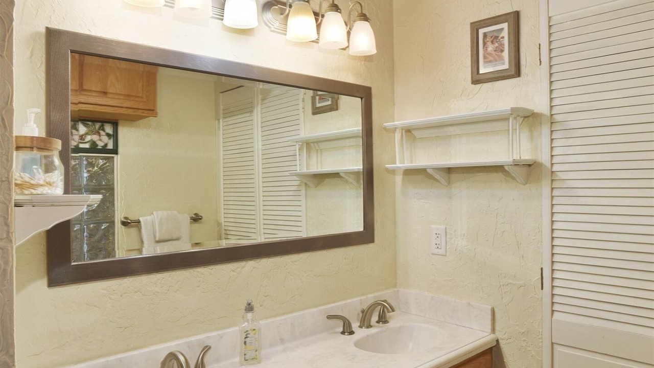 Photo of Bathroom in Weed